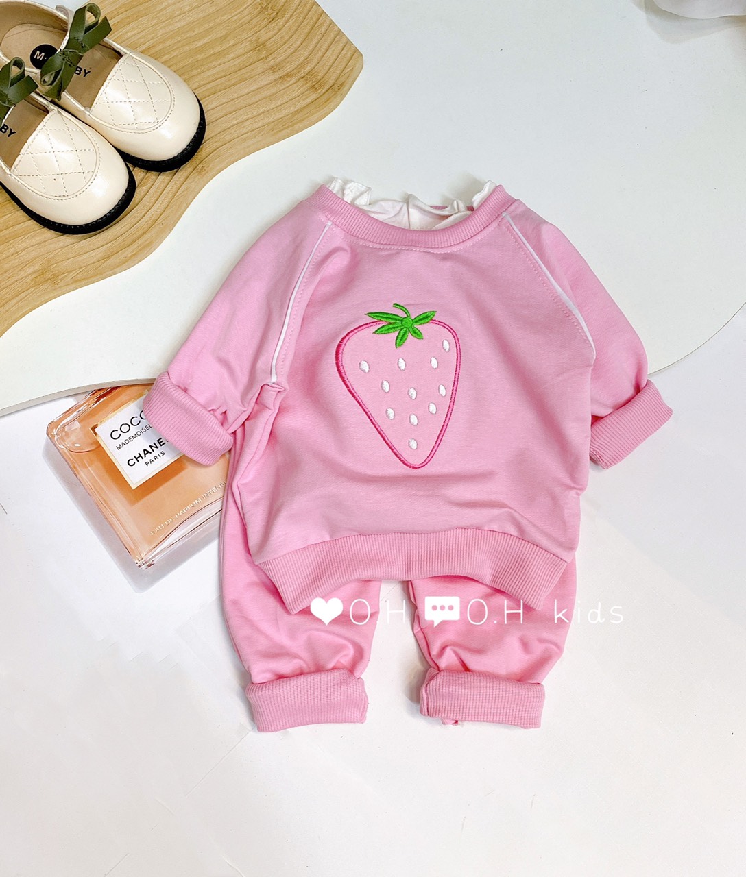 Bộ nỉ da cá cho bé gái hình quả dâu