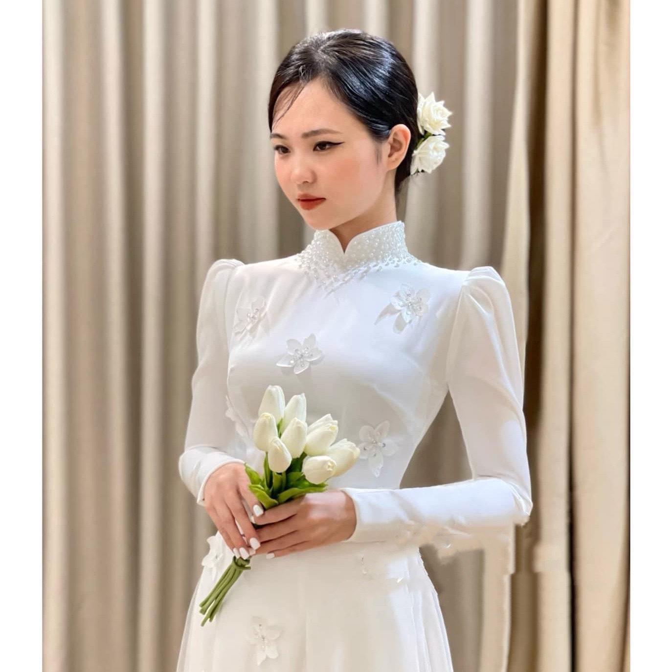 Áo Dài Lụa Cô Dâu Điểm Hoa Nổi 4 Tà_TOCHAUDIEMHOA