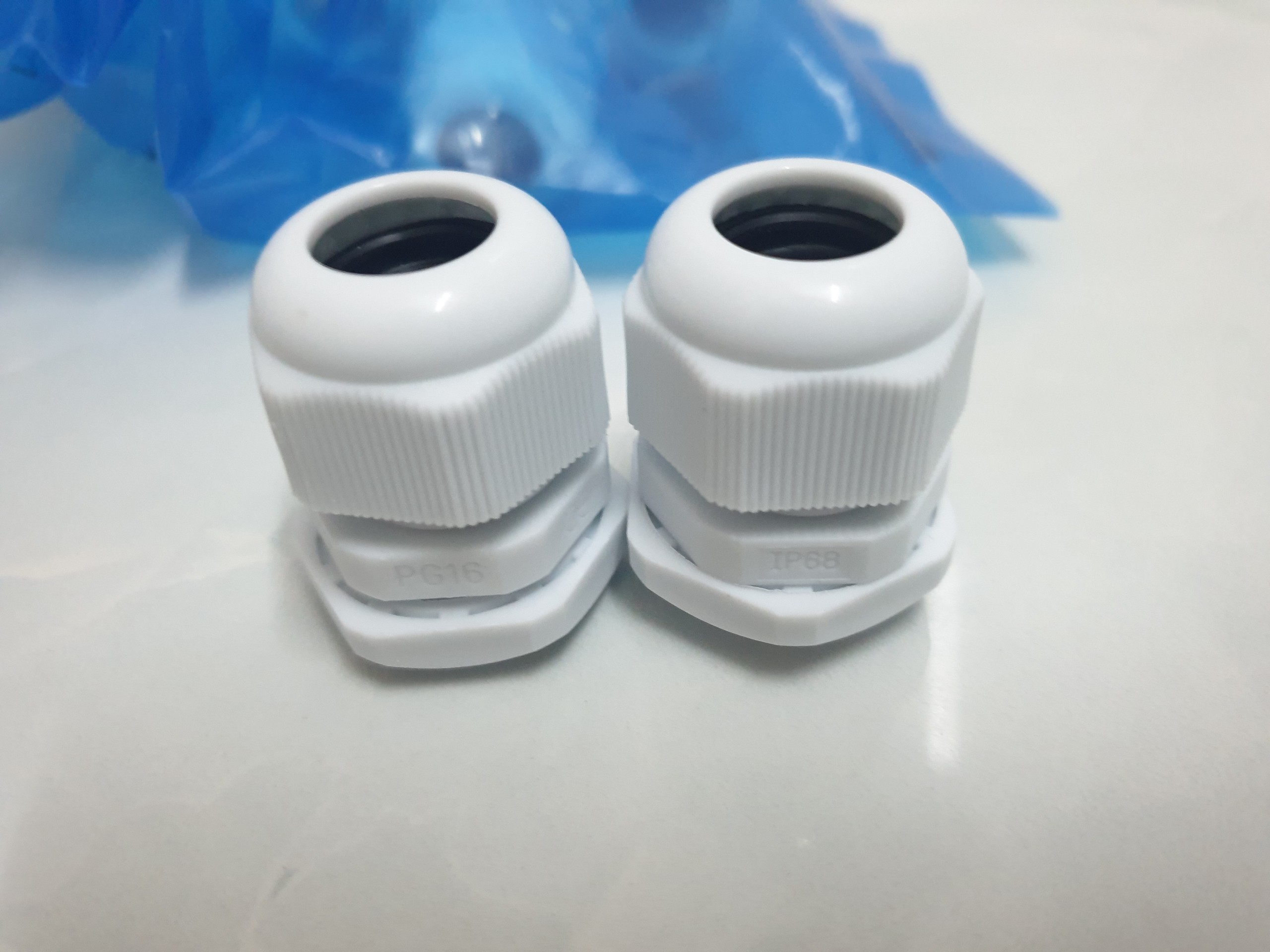Ốc siết cáp PG21 màu trắng, màu đen 10 cái