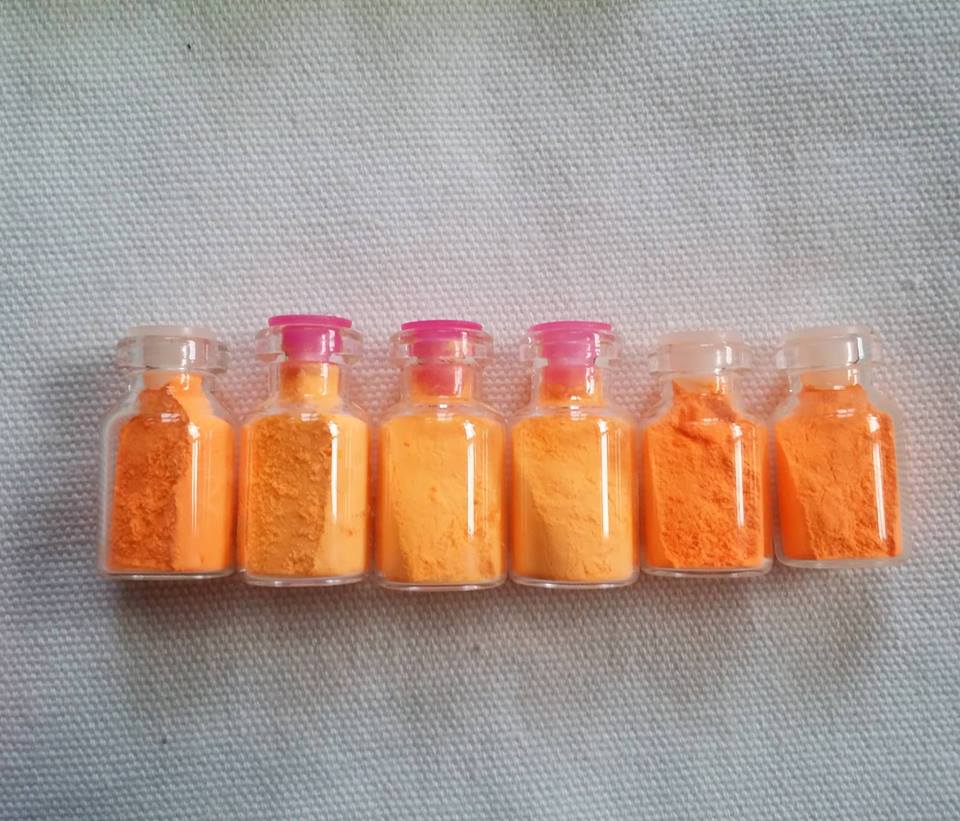 Combo 1 lọ sơn + 1 lọ bột dạ quang (Tặng cọ vẽ)