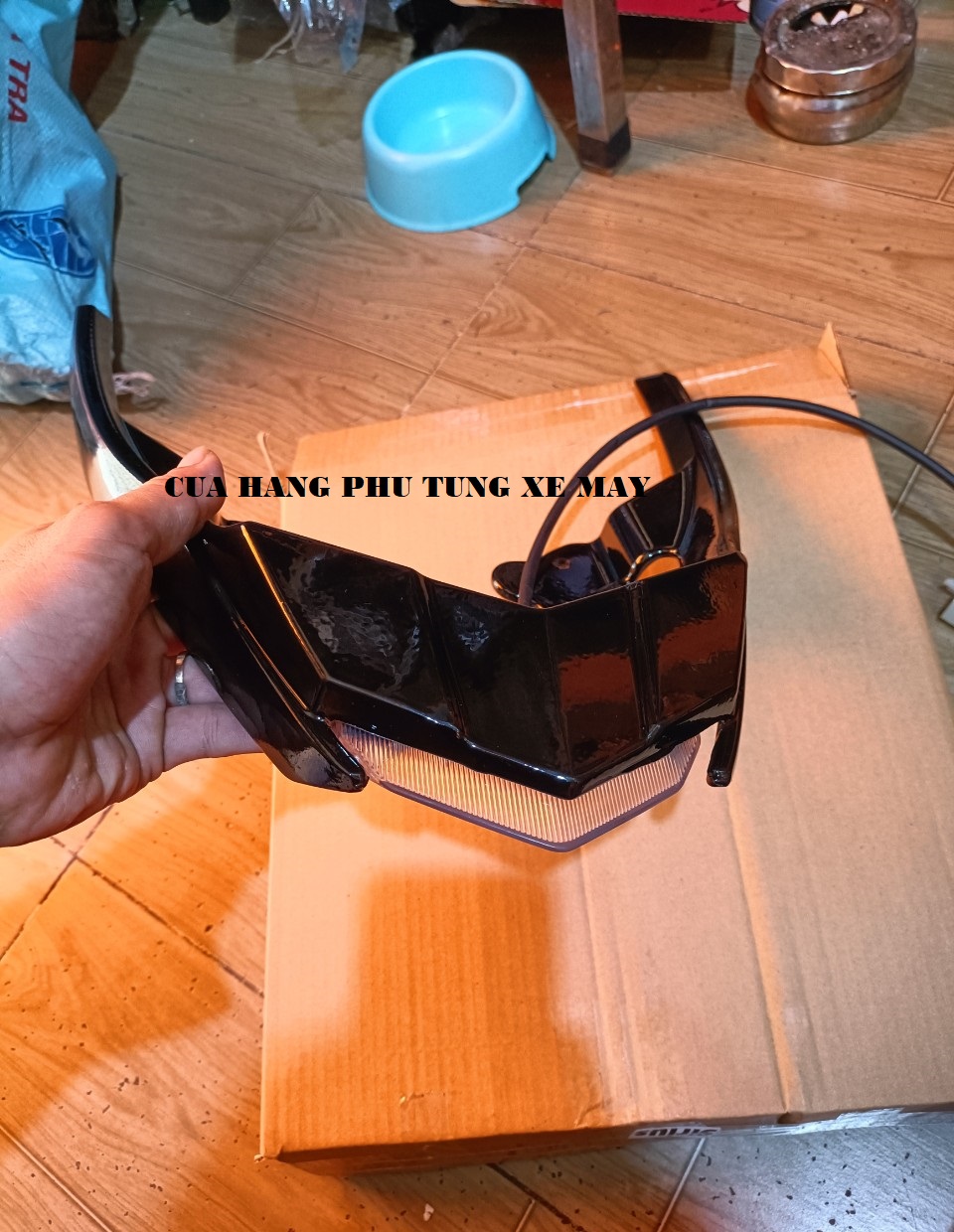 Cảng sau xe Sirius có đèn F1