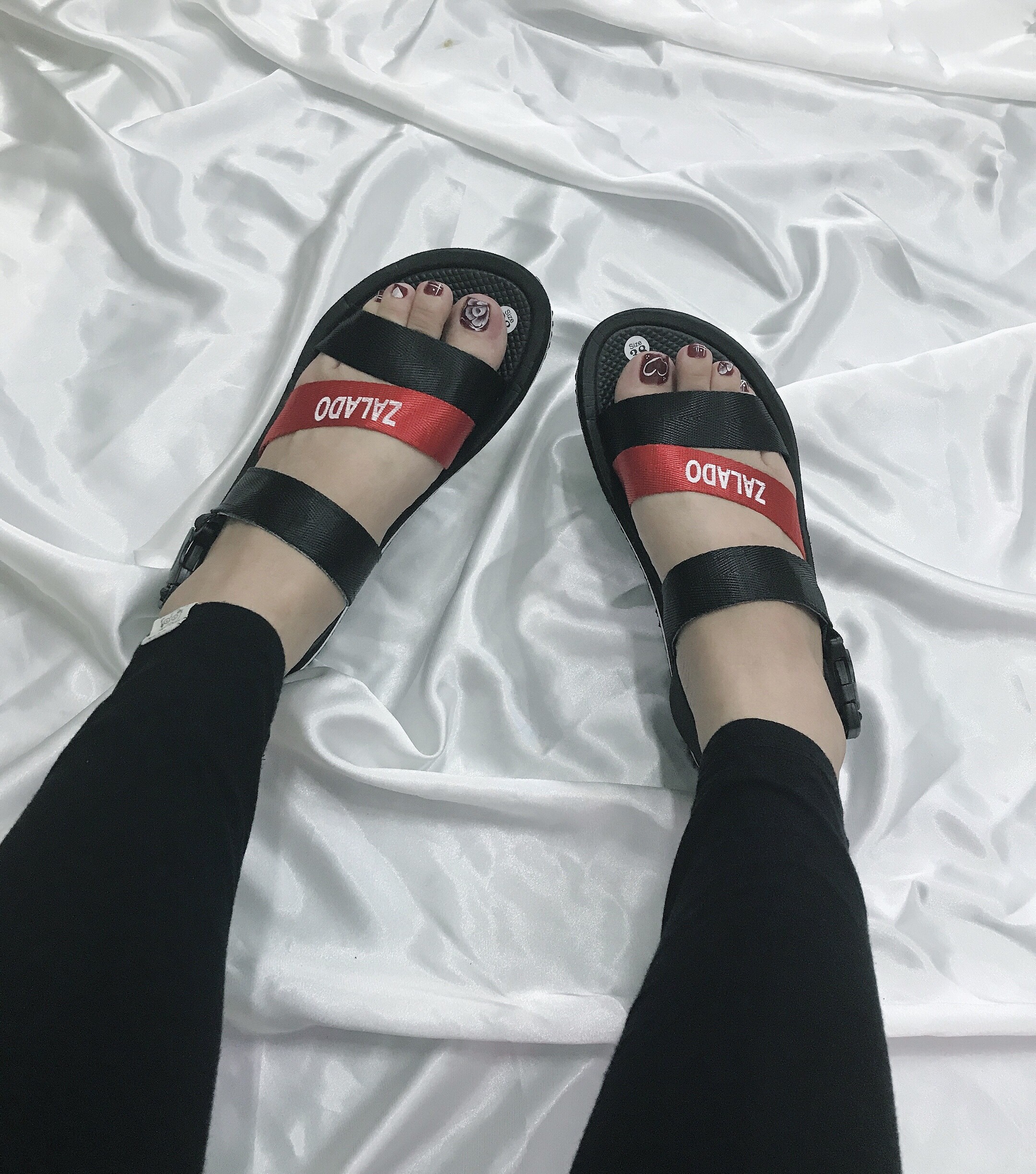 Sandal đế bằng quai chéo xinh lung linh