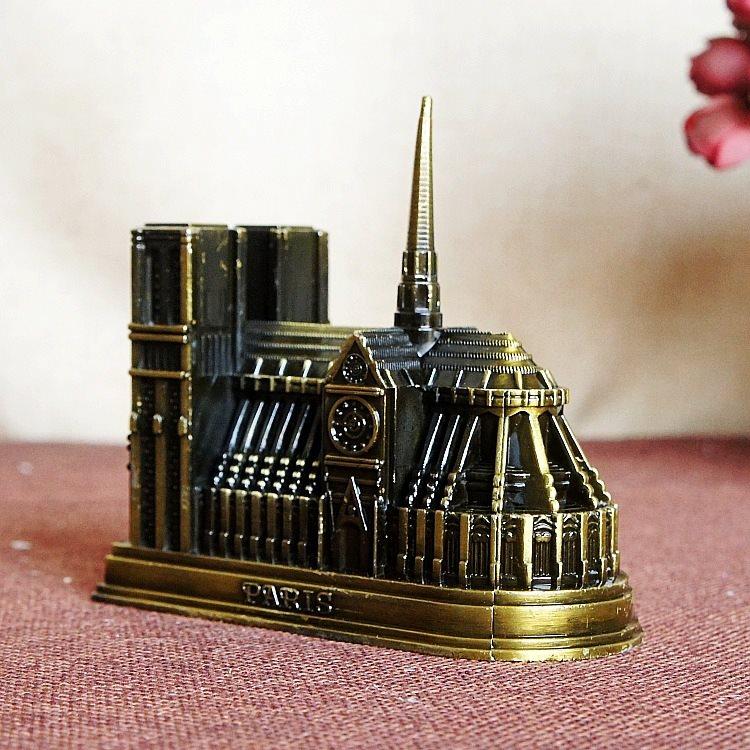 Mô hình nhà thờ Đức Bà ở Paris