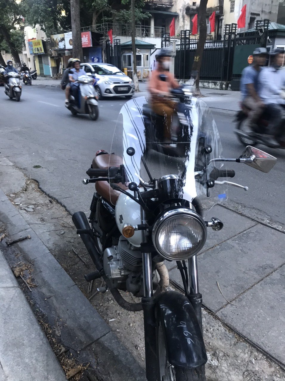 Kính chắn gió xe máy Suzuki 125