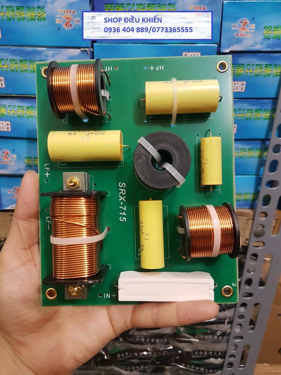 Một cặp phân tần loa SRX-715