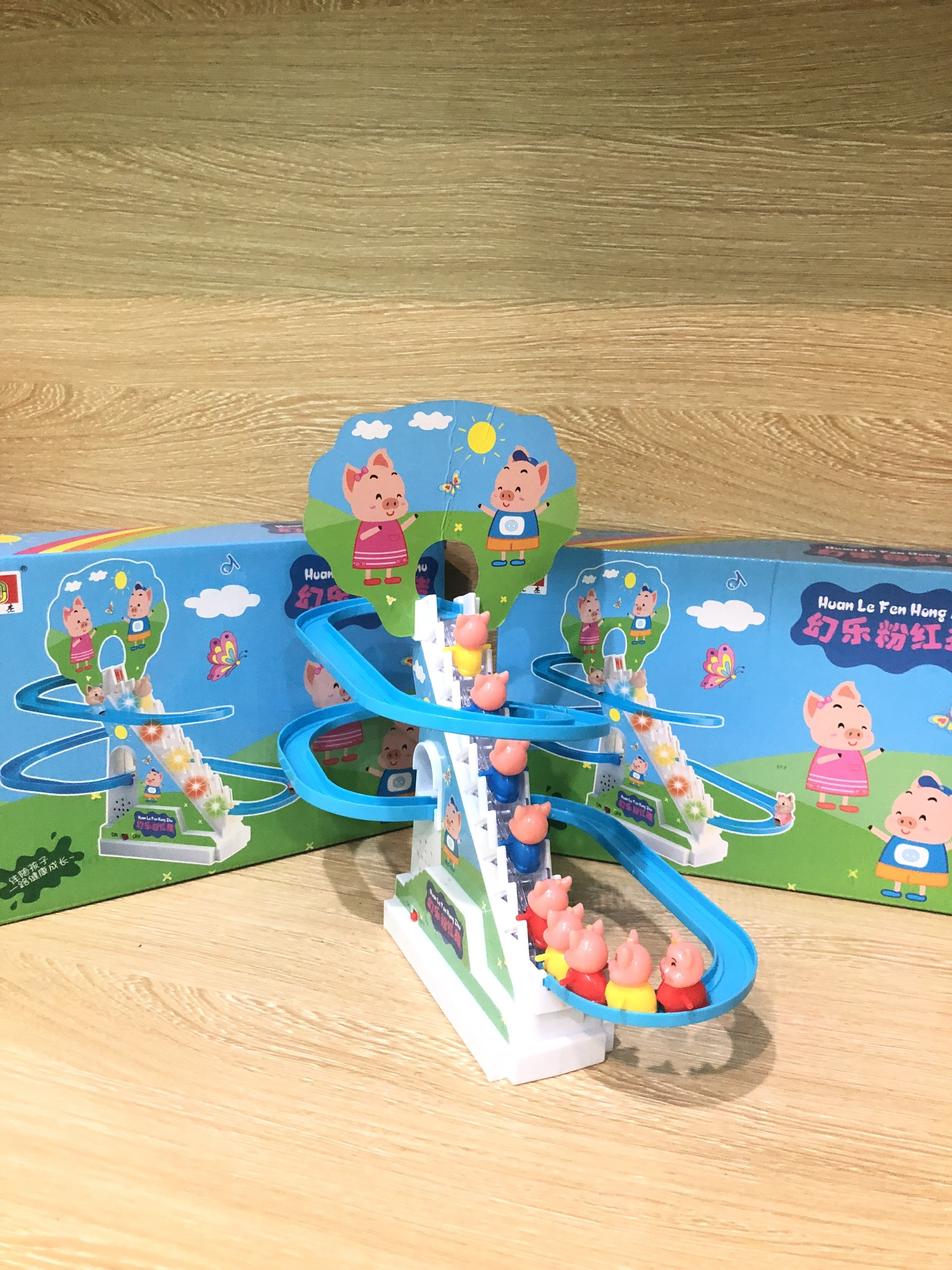 Heo peppa leo cầu thang