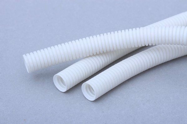 Ống luồn dây điện dạng xoắn phi 20 trắng Nanoco cuộn 50m
