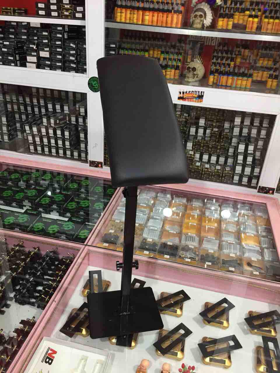 Kê tay trong xăm hình