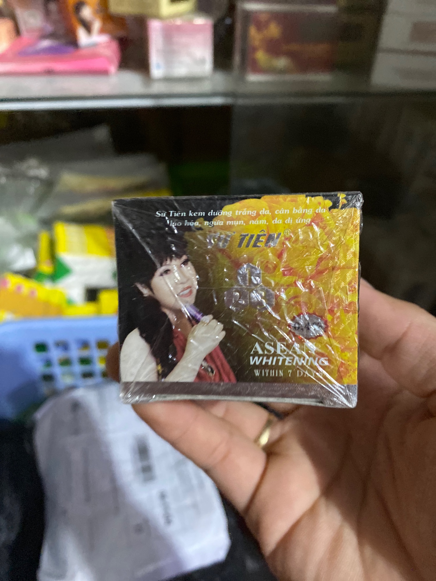 KEM SỨ TIÊN ĐEN