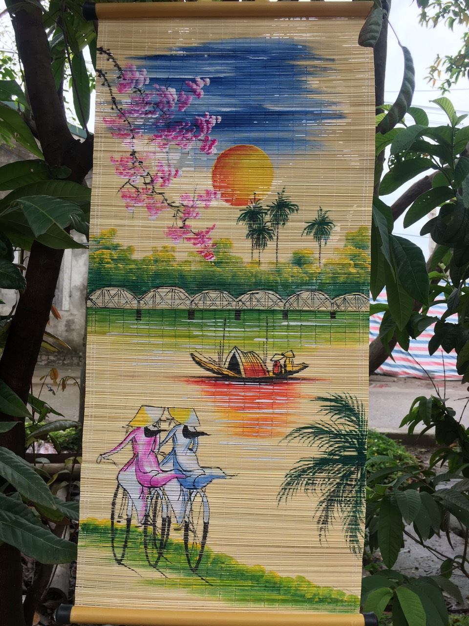Trang trí nhà hàng bằng mành tre vẽ
