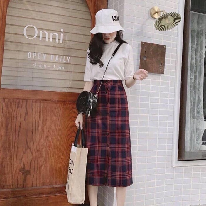 Set chân váy caro dài và áo thun trơn