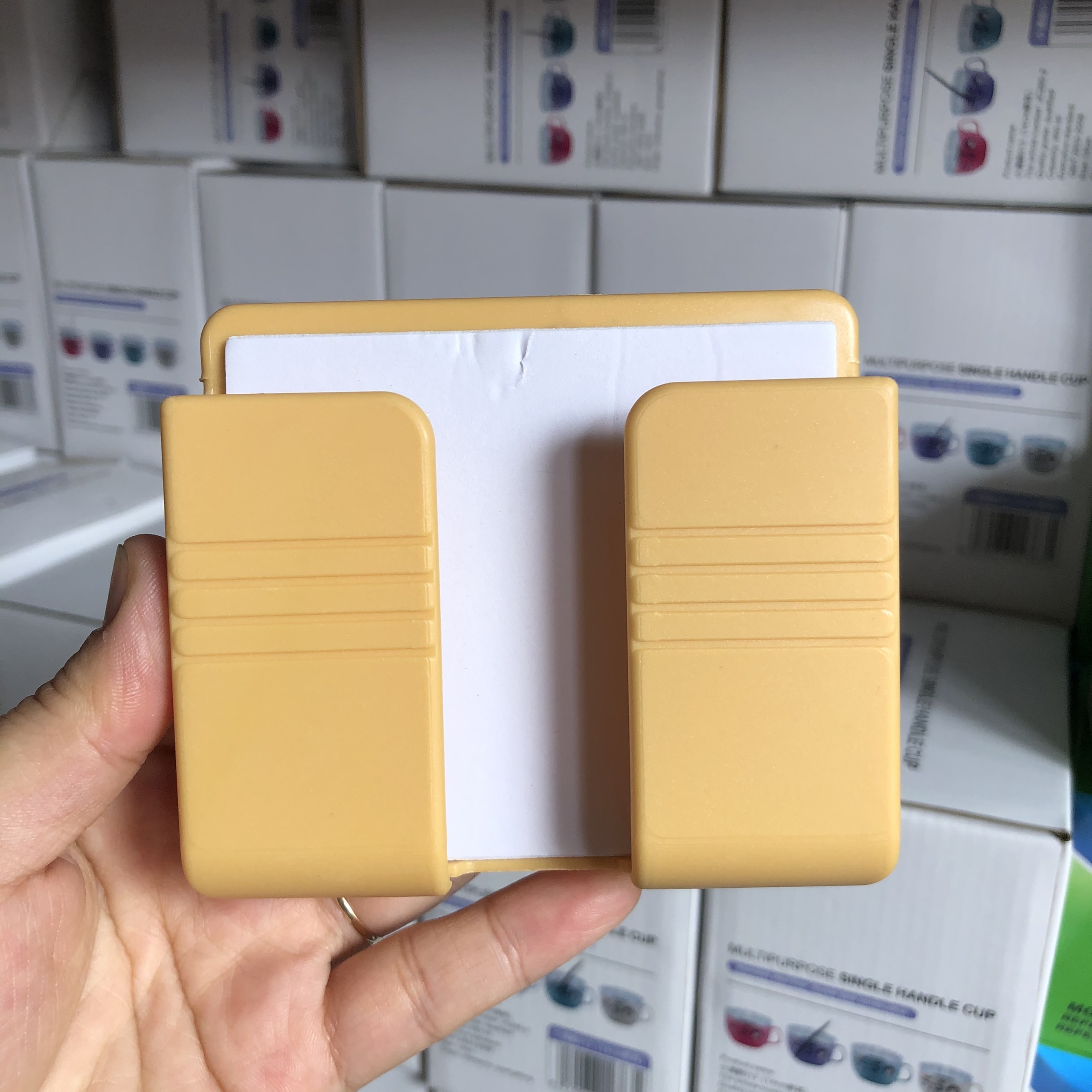 Kệ để điện thoại remote đa năng dán tường GD104