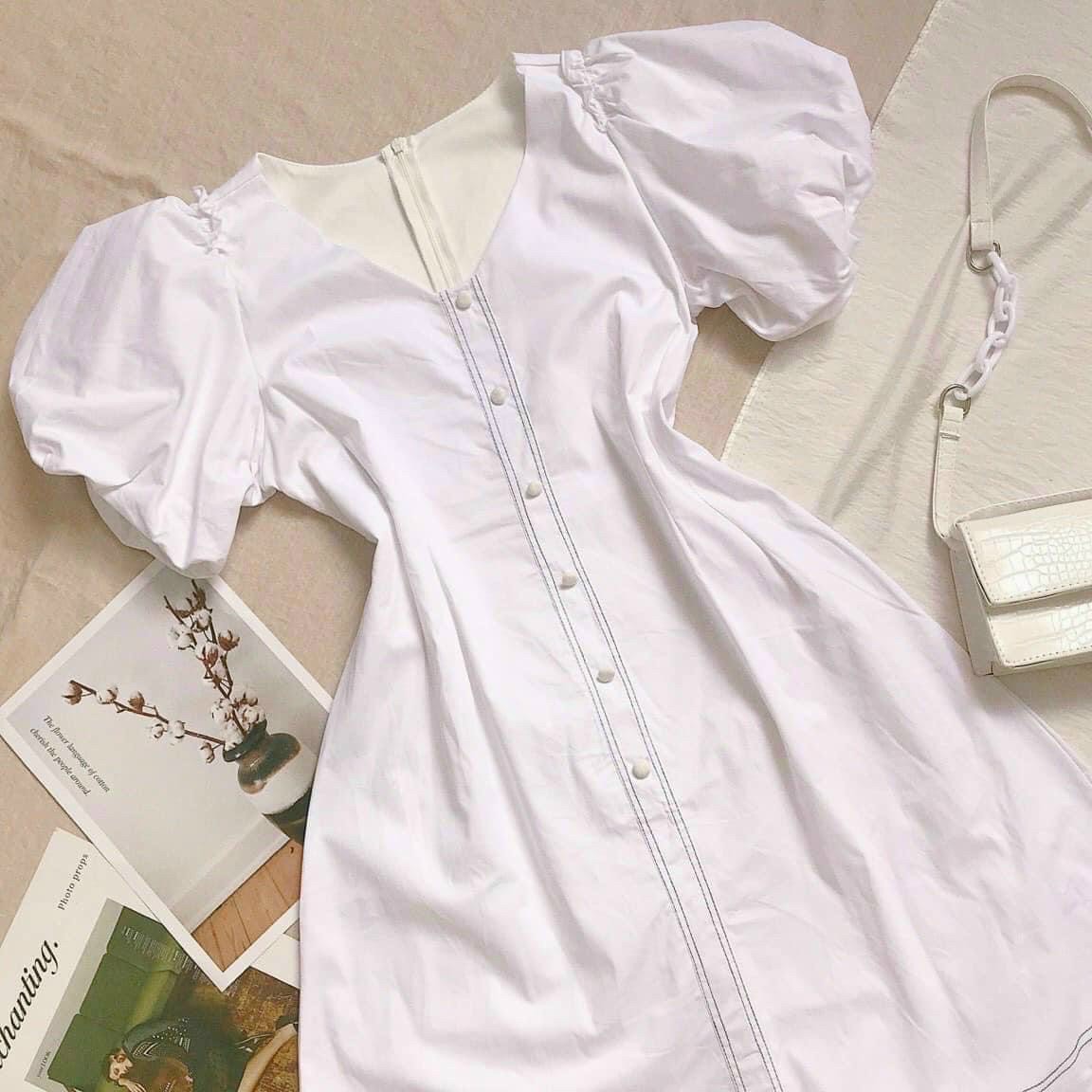Đầm trắng viền chỉ đen form ngắn