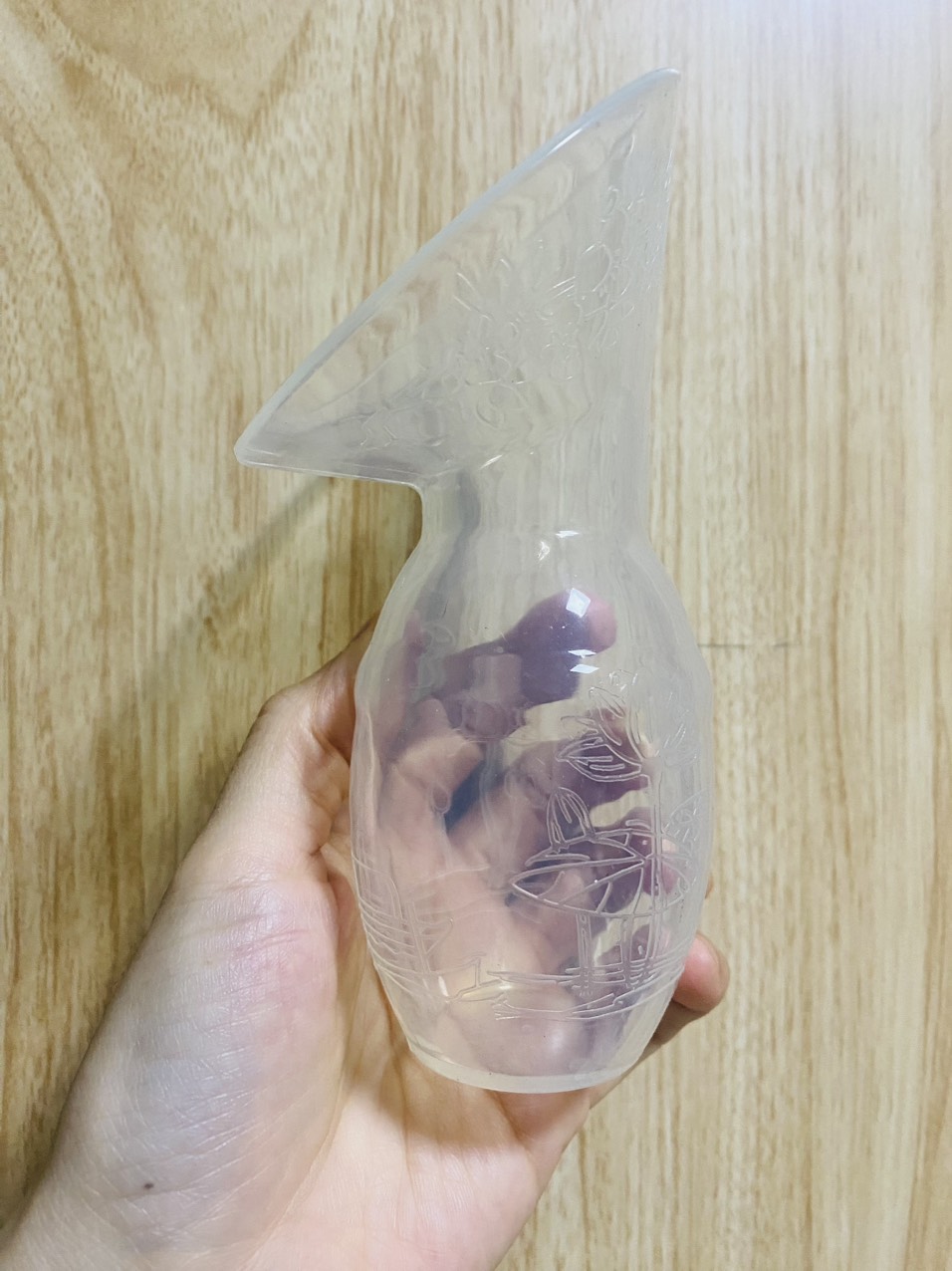 Cốc hứng sữa HaaKaa 100ml đã qua sử dụng