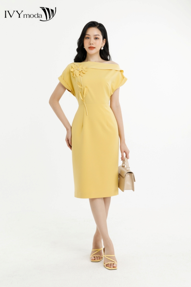 Đầm ôm lệch vai đính hoa nổi ivy moda ms 48m7474