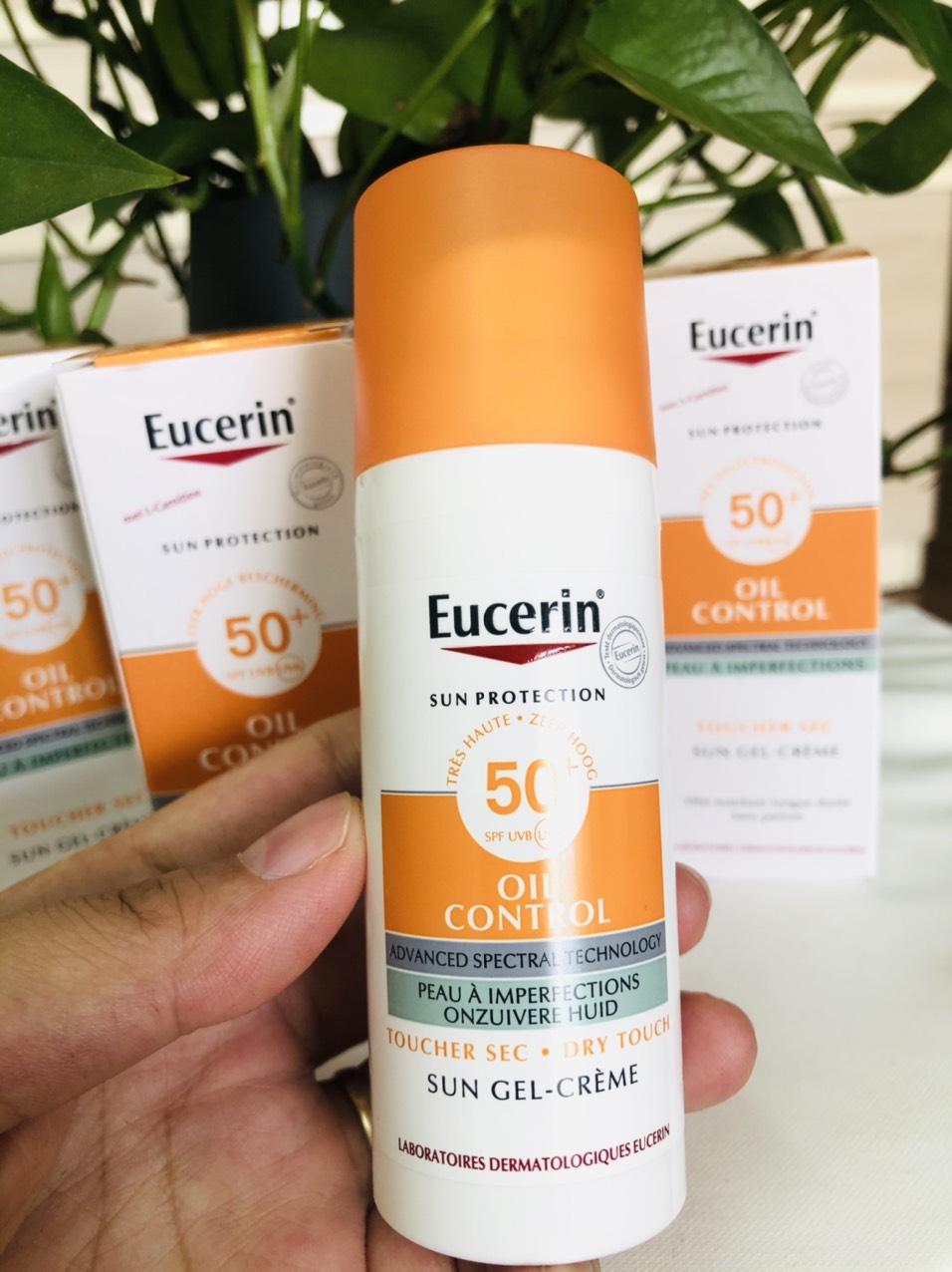 Kem chống nắng da dầu Eucerin oil control SPF50