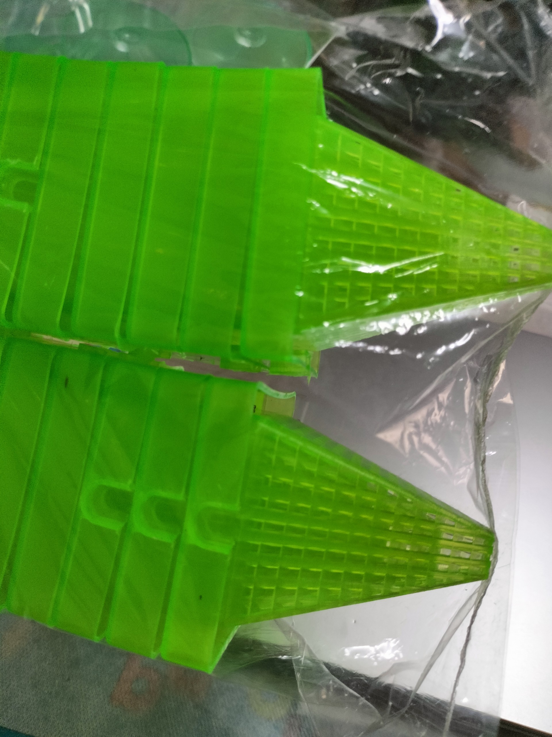 Phễu đựng trùn chỉ cho cá cảnh