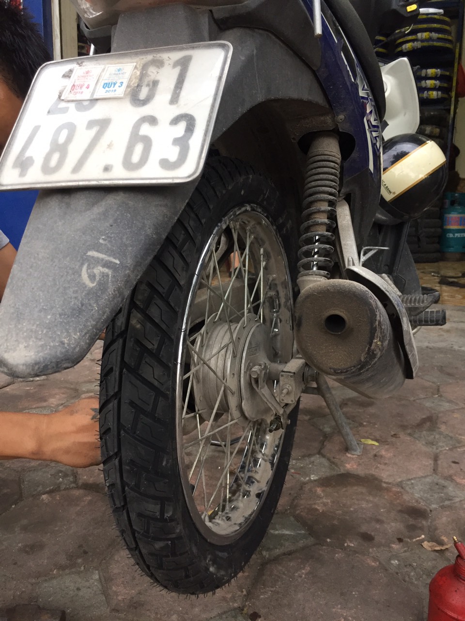 Lốp/vỏ xe máy Michelin 80/90-17 City Pro (loại dùng săm - ruột)