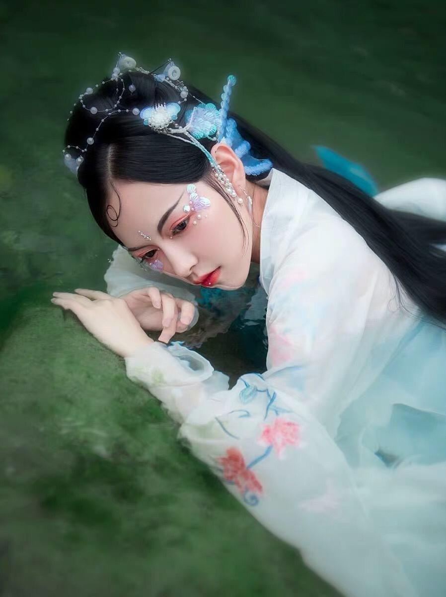 Hạt nhiều màu đính mắt