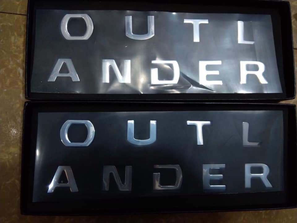 [Hỗ trợ lắp đặt khách Hà Nội] Chữ theo xe Outlander inox trang trí ô tô