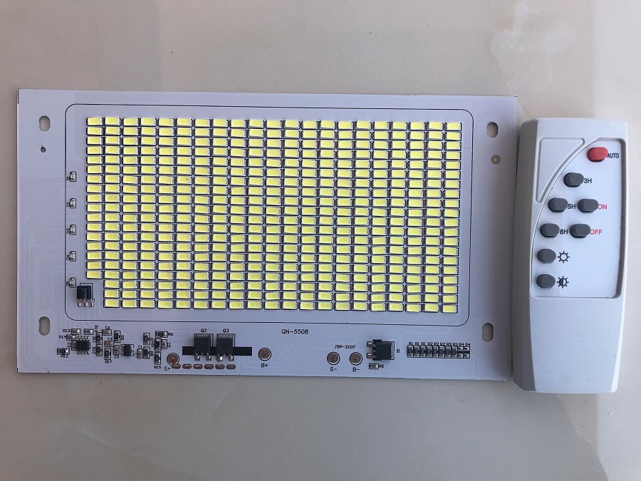 Led năng nượng mặt trời ( CÓ BÁO PIN KÈM ĐIỀU KHIỂN )