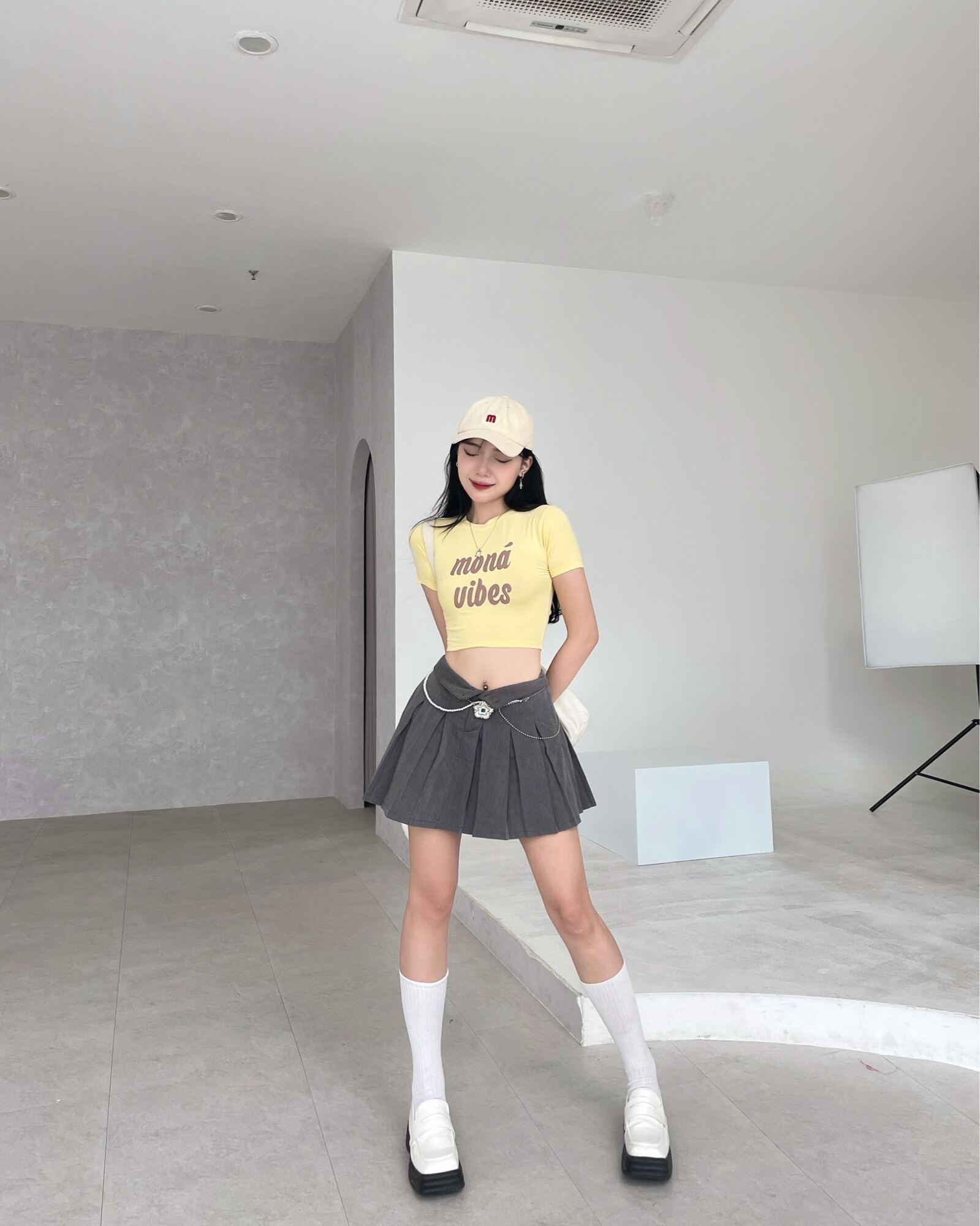 [VOUCHER 12%/149K] Áo croptop thun MONÁ - VIBE VÀNG