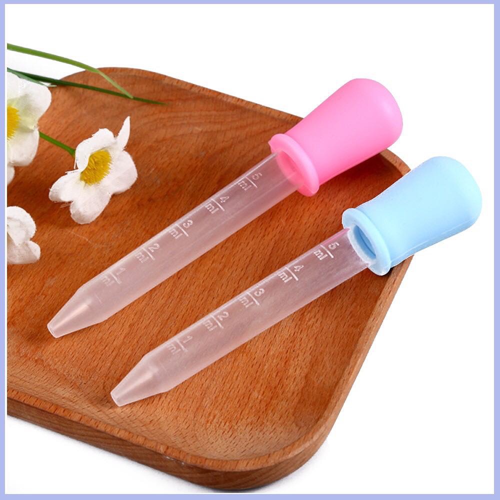 Ống hút, bón sữa cho bé