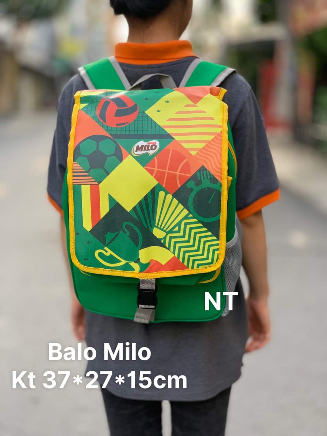 Balo chống gù cho bé đi học quà tặng từ sữa milo