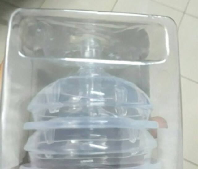 Núm ti mềm như ti mẹ