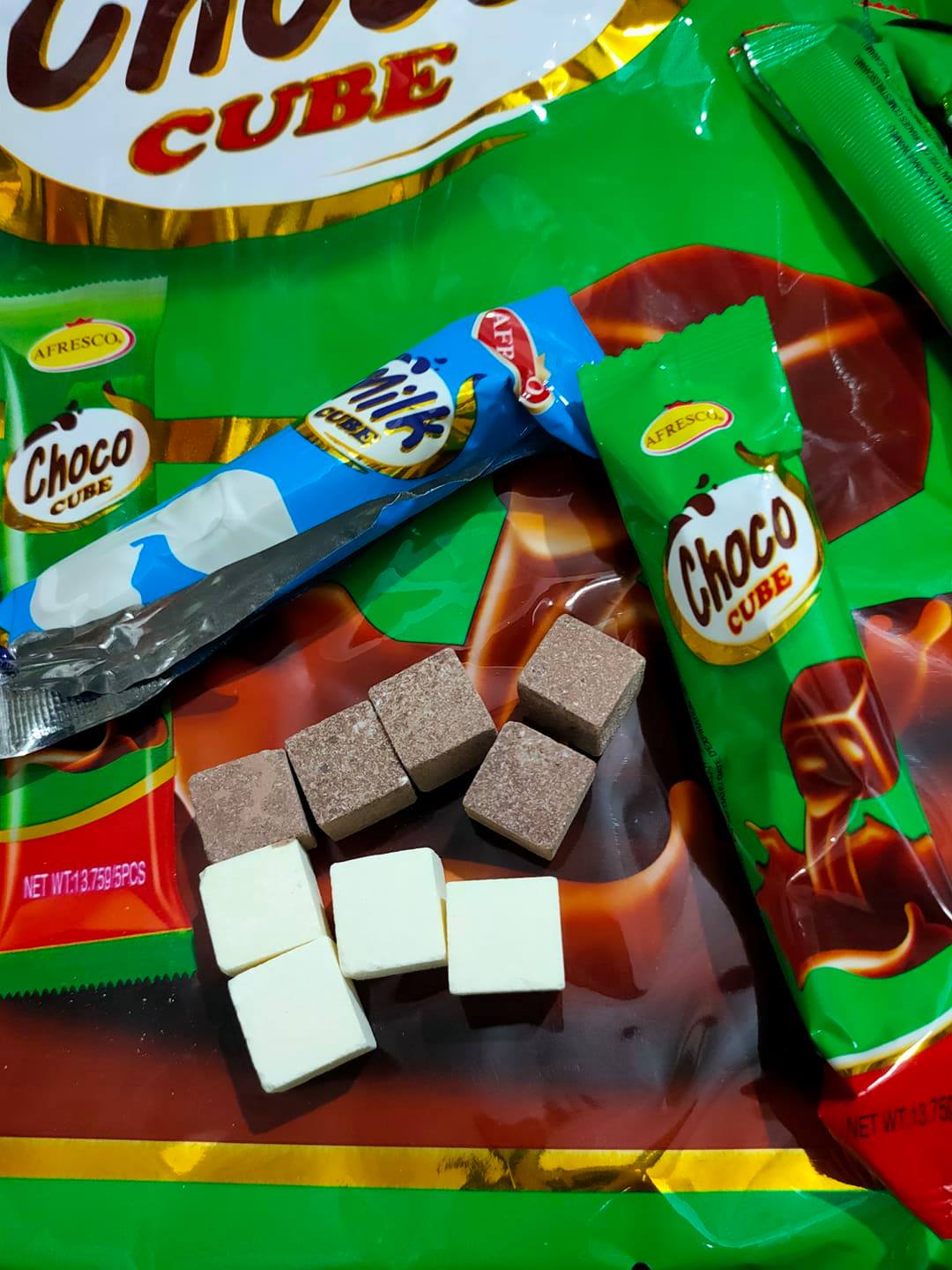 [ Sẵn hàng ] Combo 30 gói ( 13,7gr/gói - khoảng 150 viên ) Kẹo viên sữa chua MILK / CHOCO CUBE siêu ngon