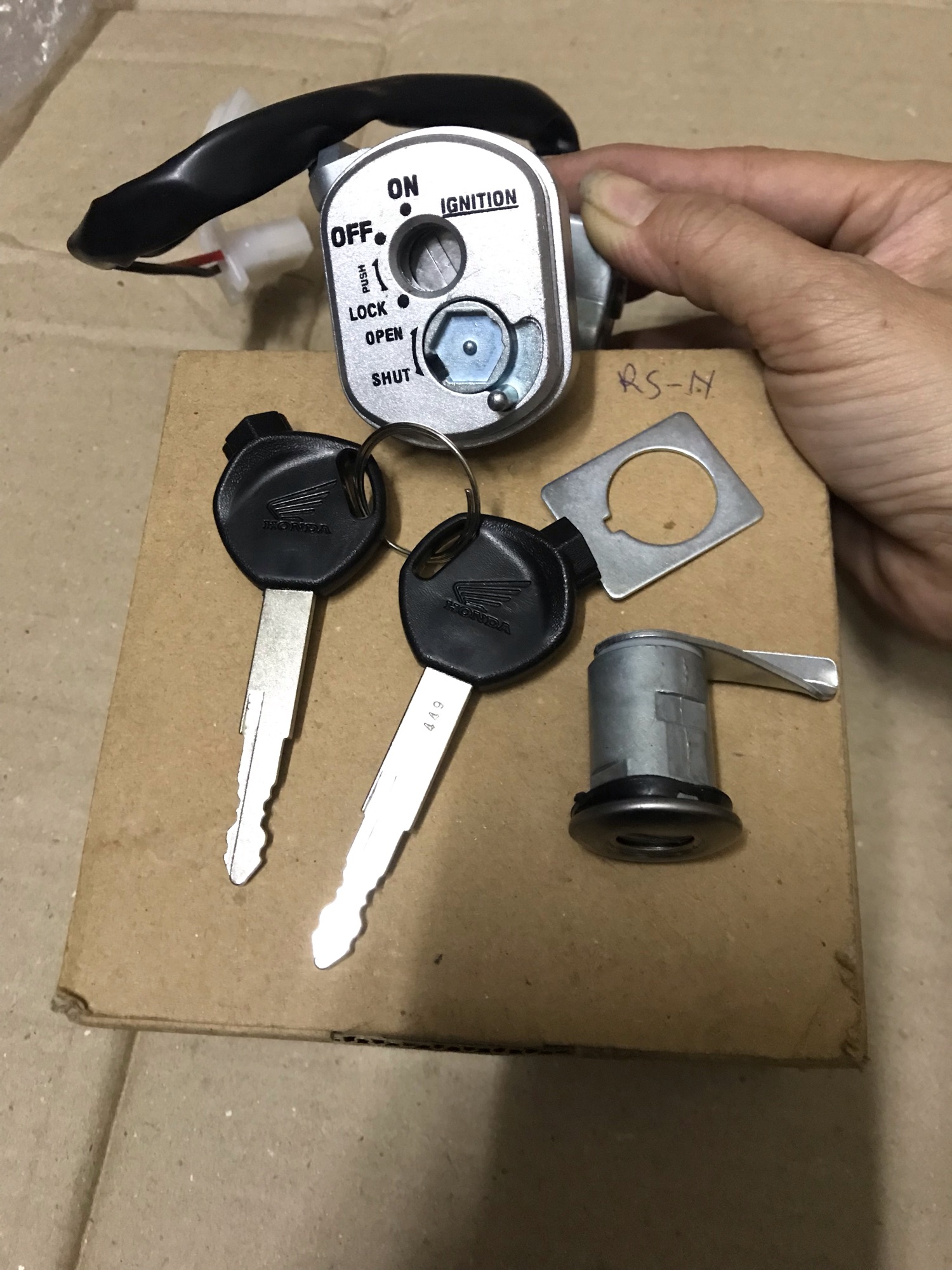 Ổ khoá xe Wave Rs hàng công ty