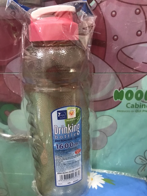 Bình nước 1.6 lít đựng nước trong tủ lạnh