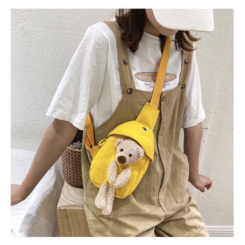 Túi đeo chéo kèm gấu bông
