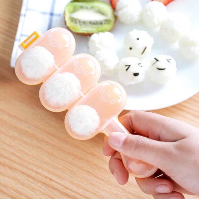 Khuôn lắc cơm viên tròn cho bé ăn dặm
