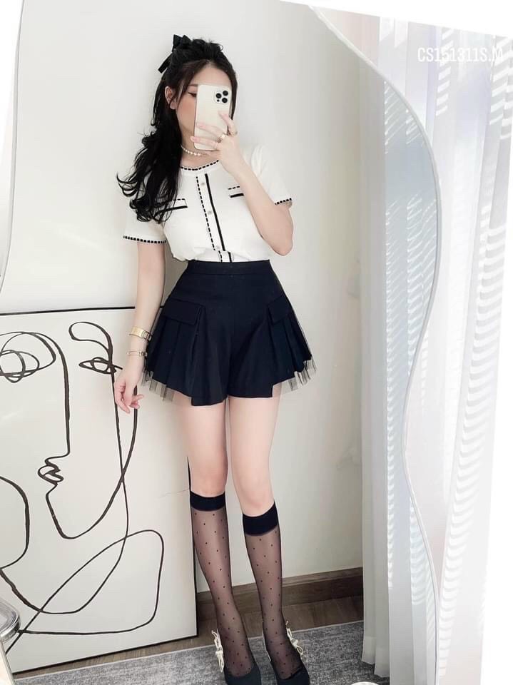 Quần váy phối ren 2 bên cực kì hot.