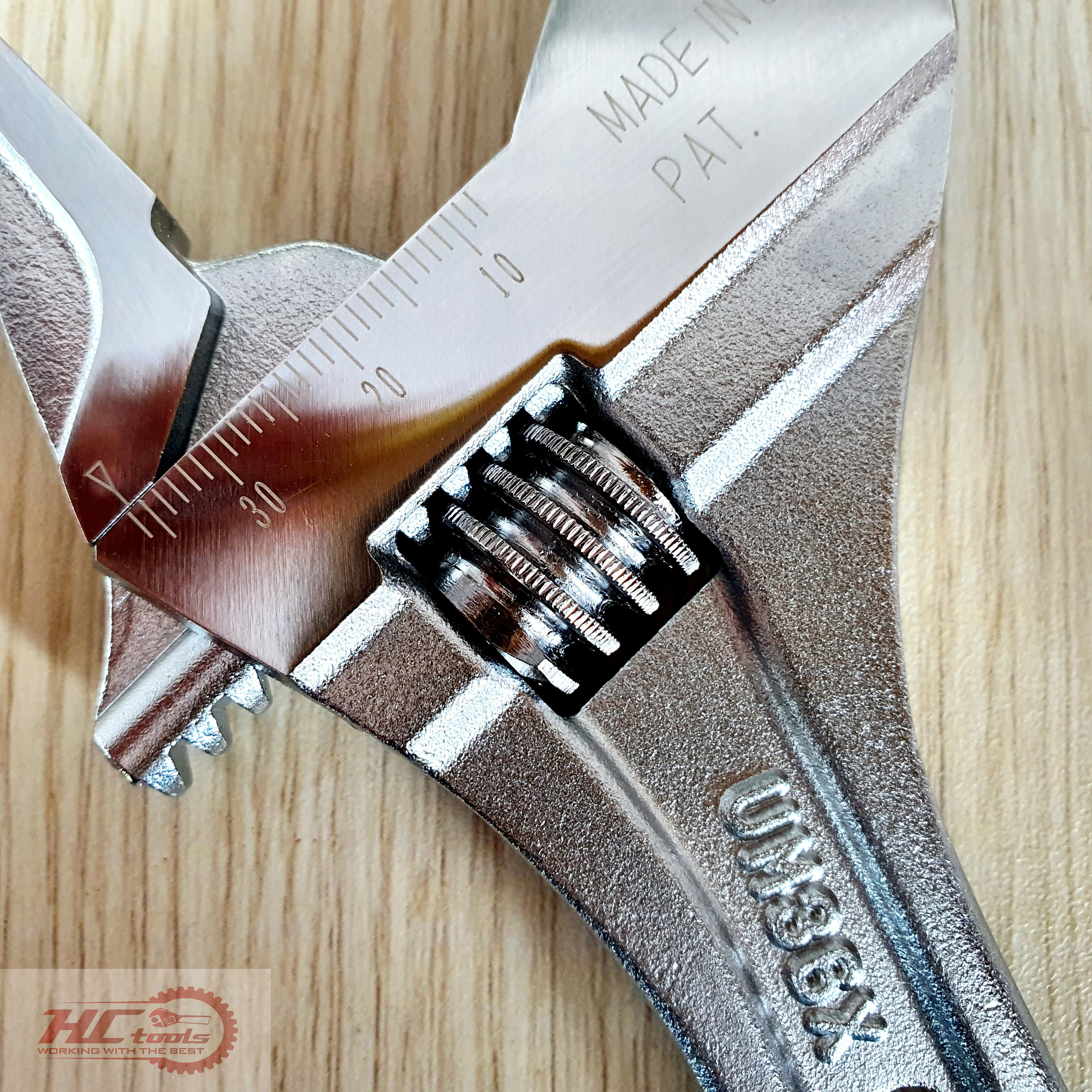 Mỏ lết Lobster UM36XG Made In Japan