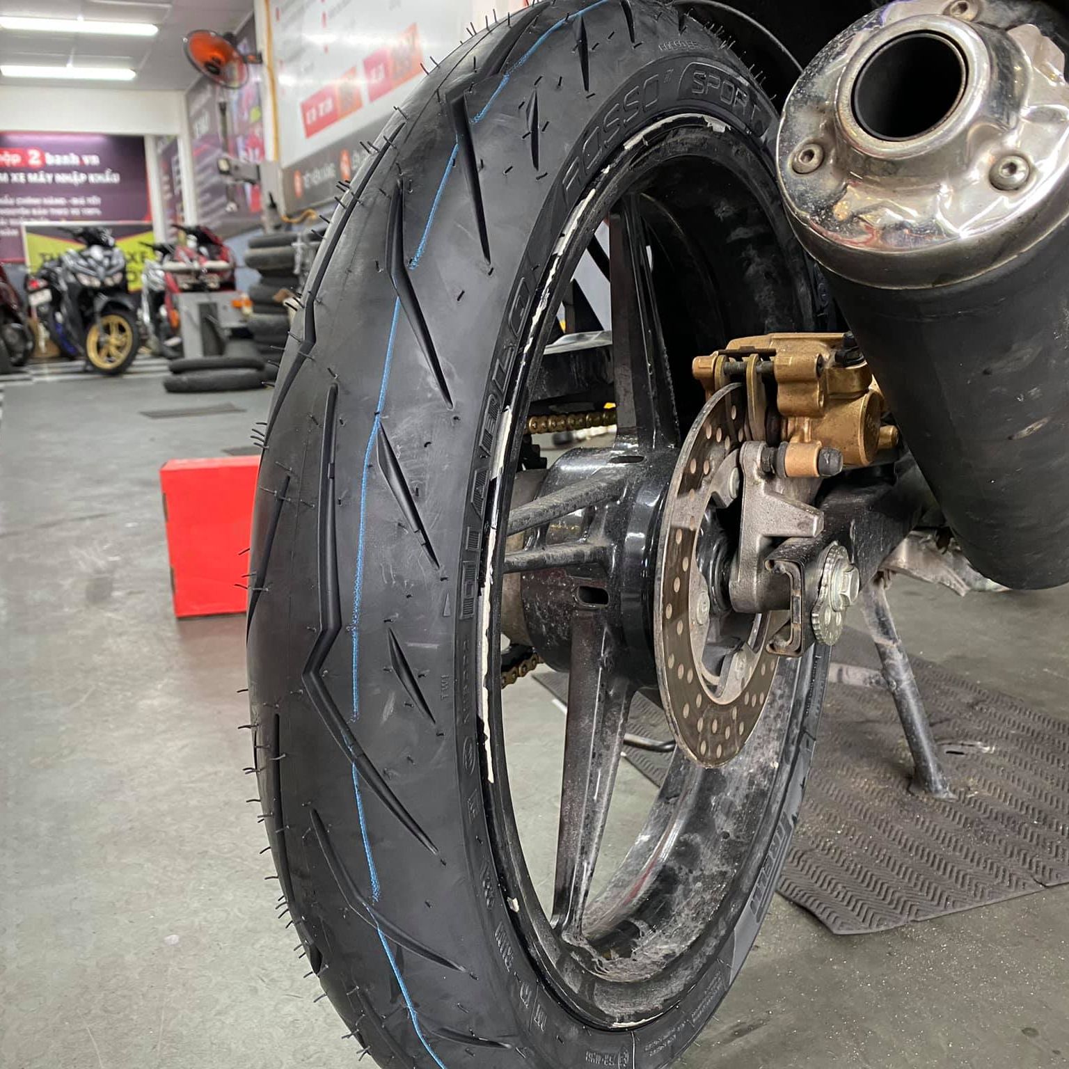 Vỏ Pirelli Diablo Rosso Sport size 90/80-17 gắn cho bánh trước Winner, Exciter 150 hoặc bánh sau xe số nhỏ (150029)
