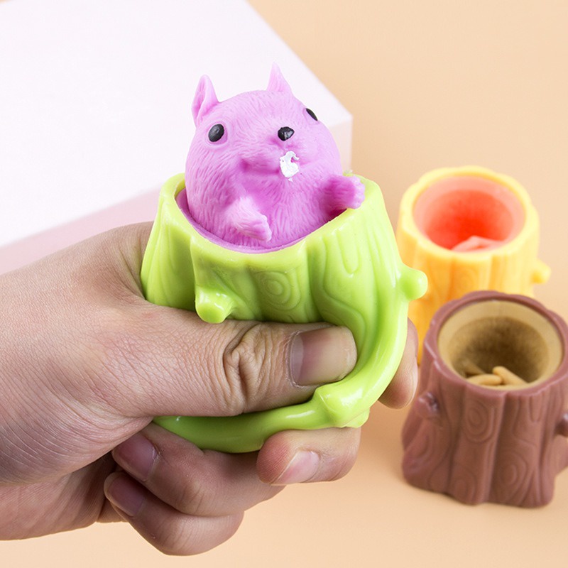 Đồ chơi giải nén sóc nâu trốn trong gốc cây cốc, chuột ú òa trong gốc cây bất ngờ vui nhộn hot tiktok