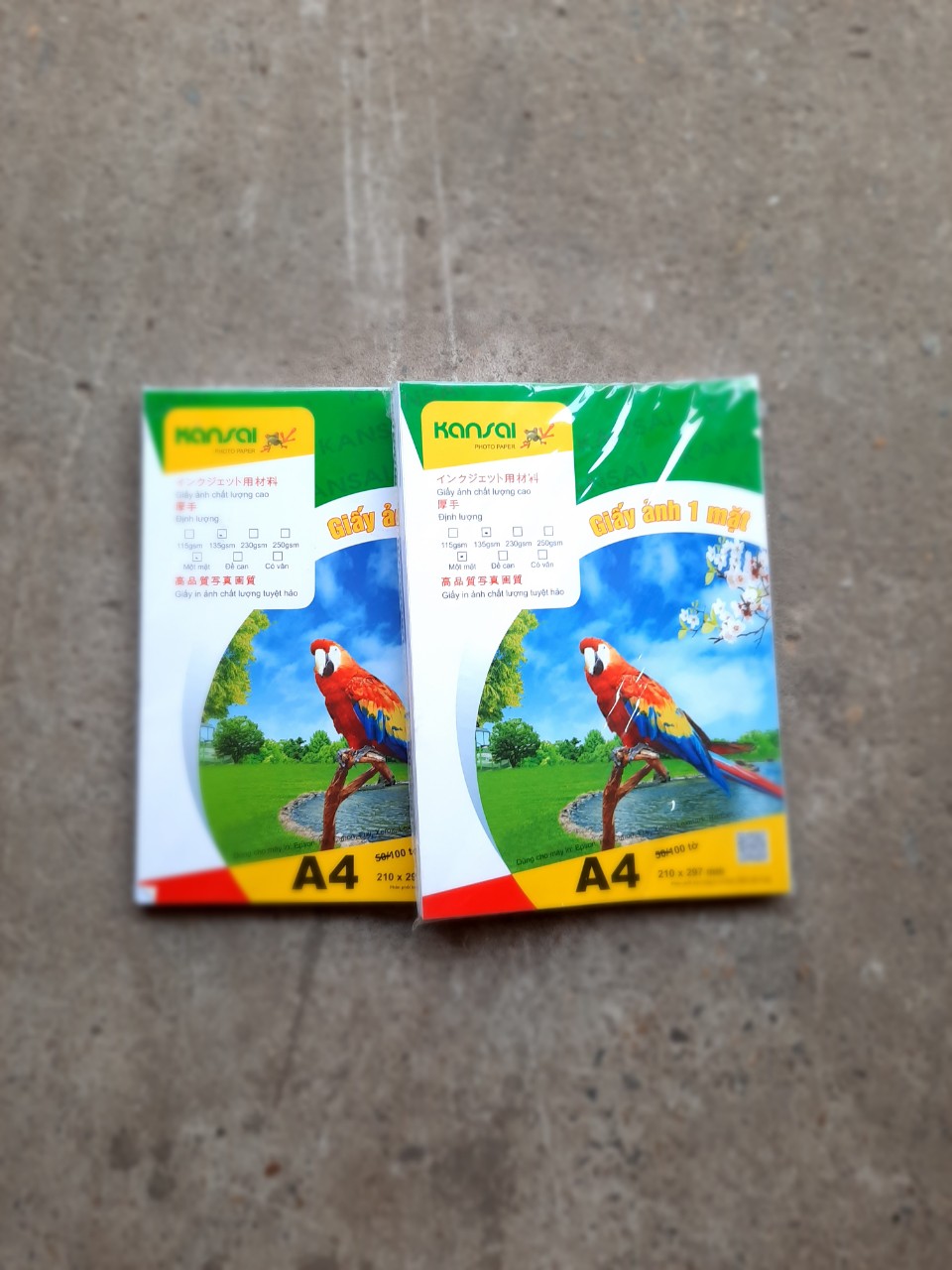 Giấy ganh bóng 1 mặt A4 250 gsm (vân bóng)