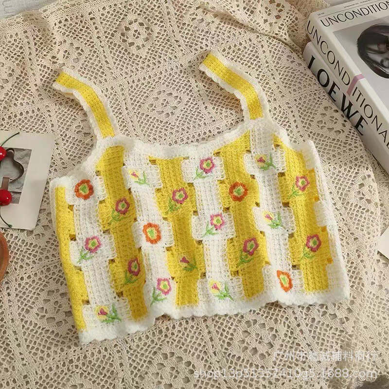 Áo croptop len móc hoa thêu mặc đi biển, du lịch