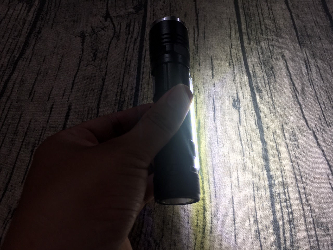 Đèn pin siêu sáng T626 giá rẻ
