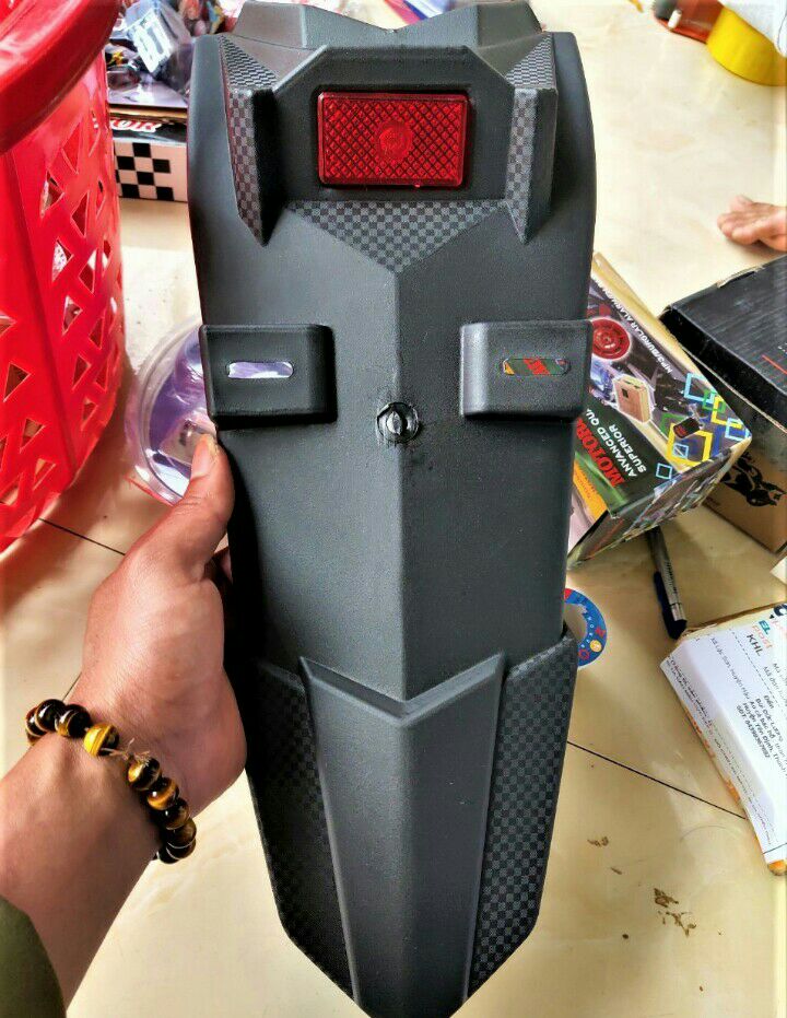 DÈ CHẮN BÙN SAU XE MÁY CÓ ĐÈN LED WINNER X