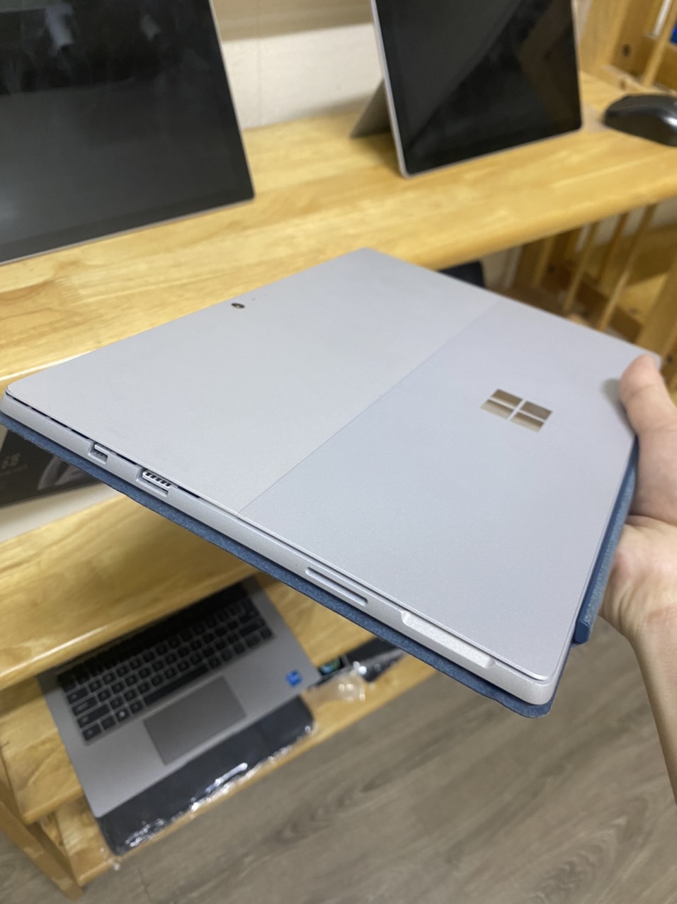Microsoft Surface Pro 5, intel core i5, Ram 4Gb, SSD 128Gb màn hình 2k touch 12.3" likenew
