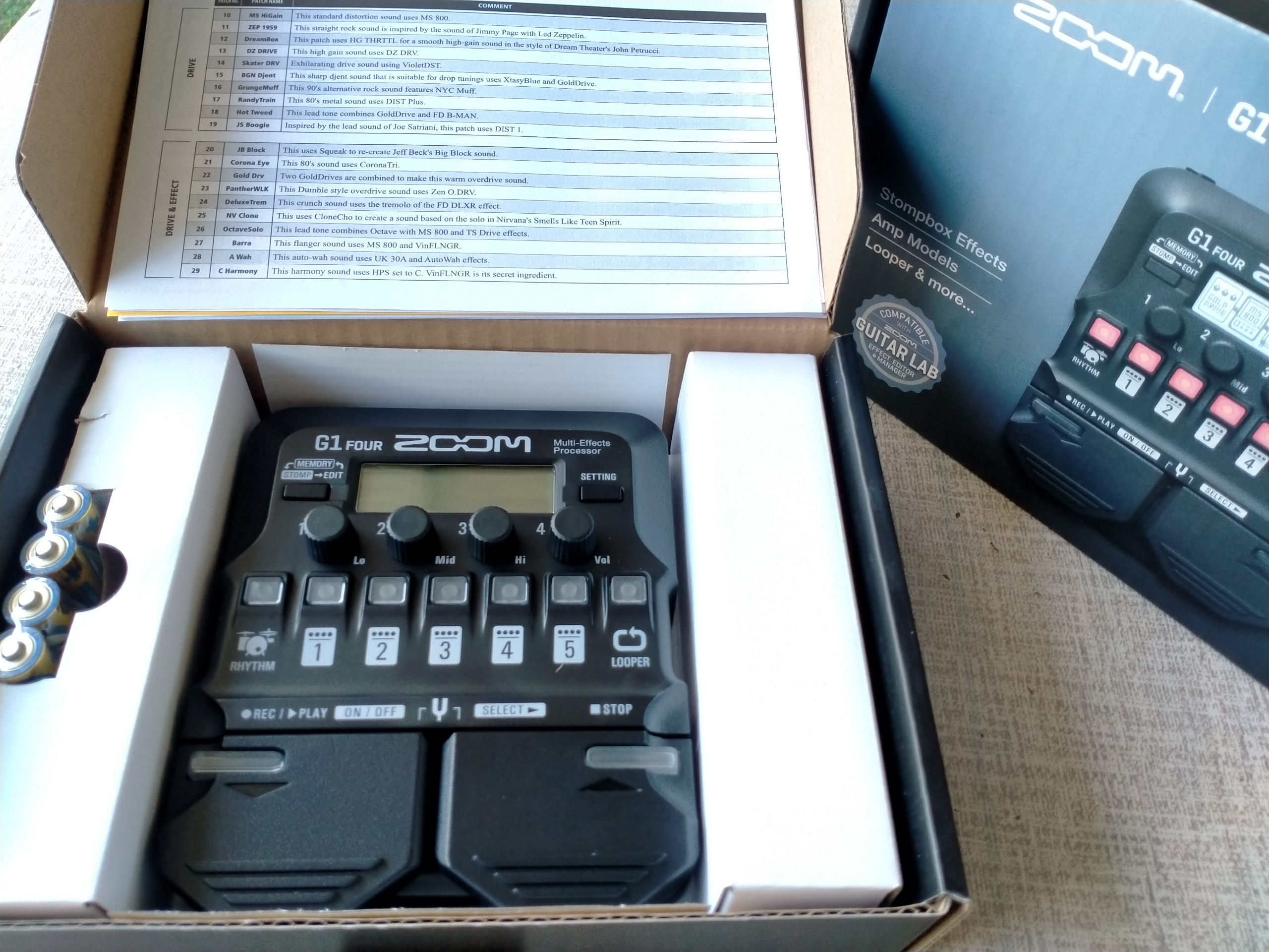 Phơ cho Guitar - Zoom G1X Four và G1 Four (Tặng bộ tiếng Tân nhạc và Cổ nhạc)