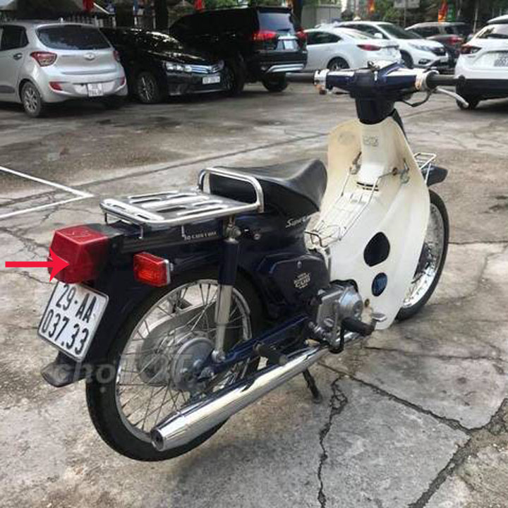 Nắp đèn hậu xe 82