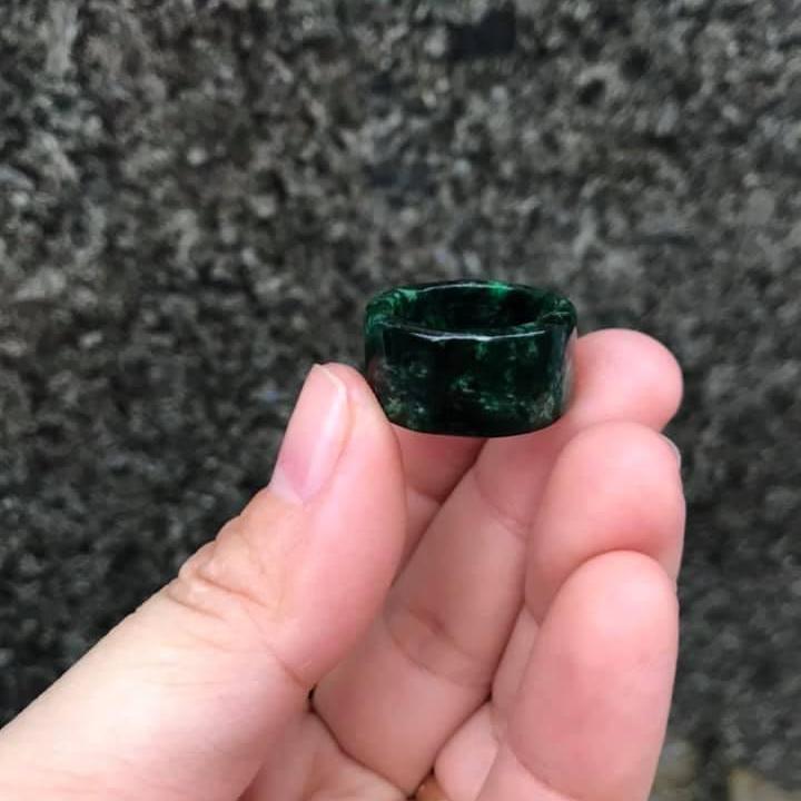 NHẪN CÀN LONG NGỌC SƠN THỦY THIÊN NHIÊN