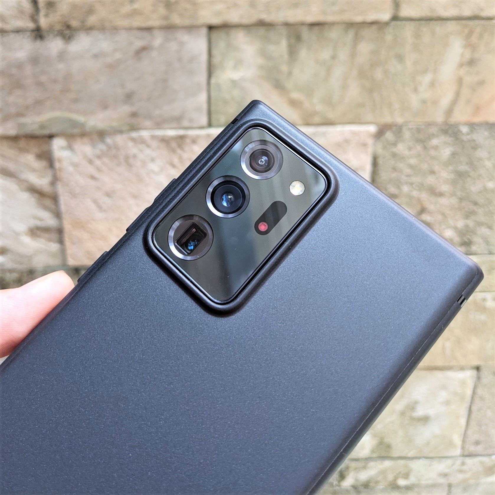 Ốp lưng Samsung Galaxy Note 20 Ultra TPU dẻo siêu mỏng ôm sát máy.