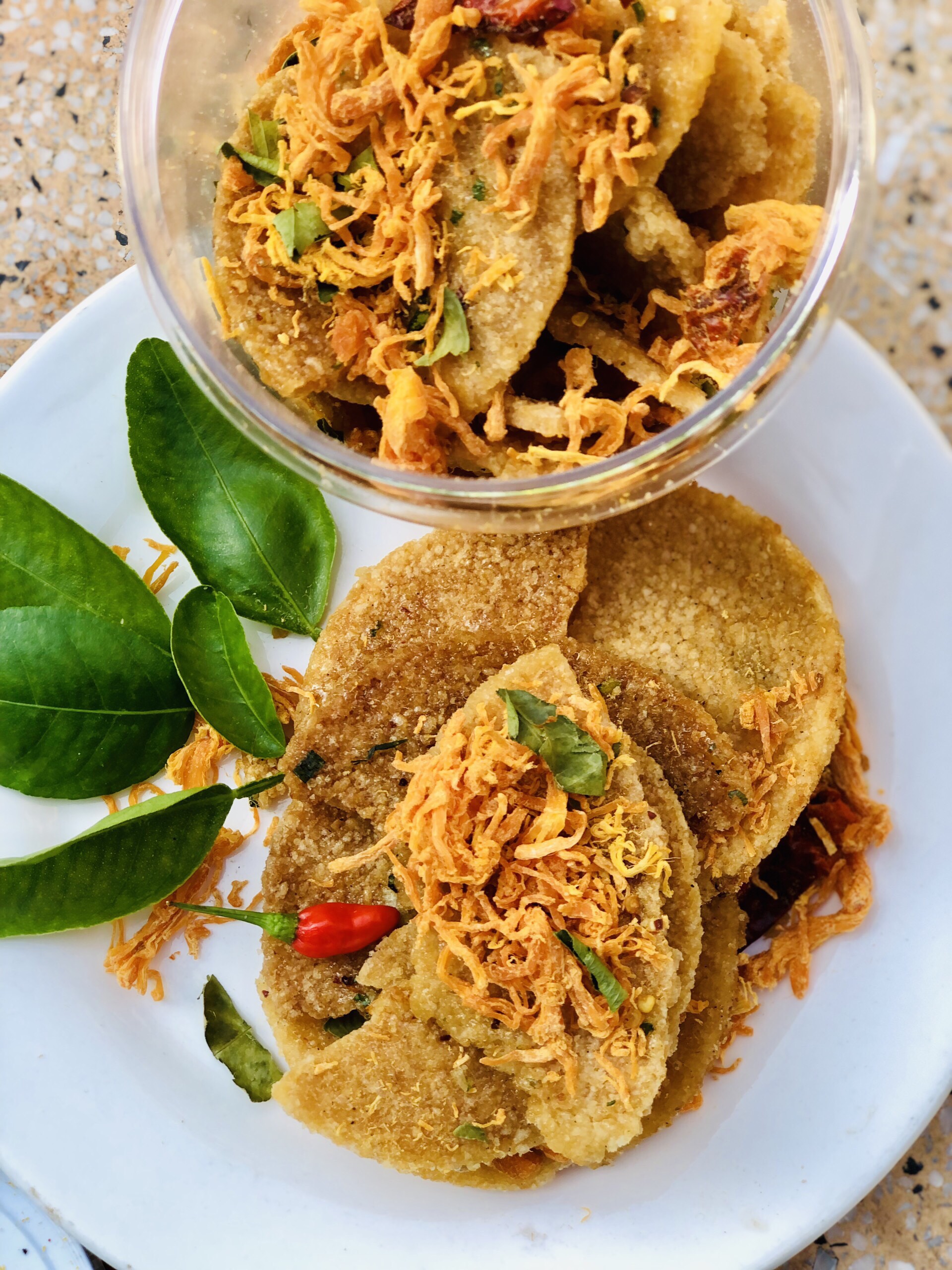 Cơm cháy khô gà lá chanh (giá 1 hủ to đùng)