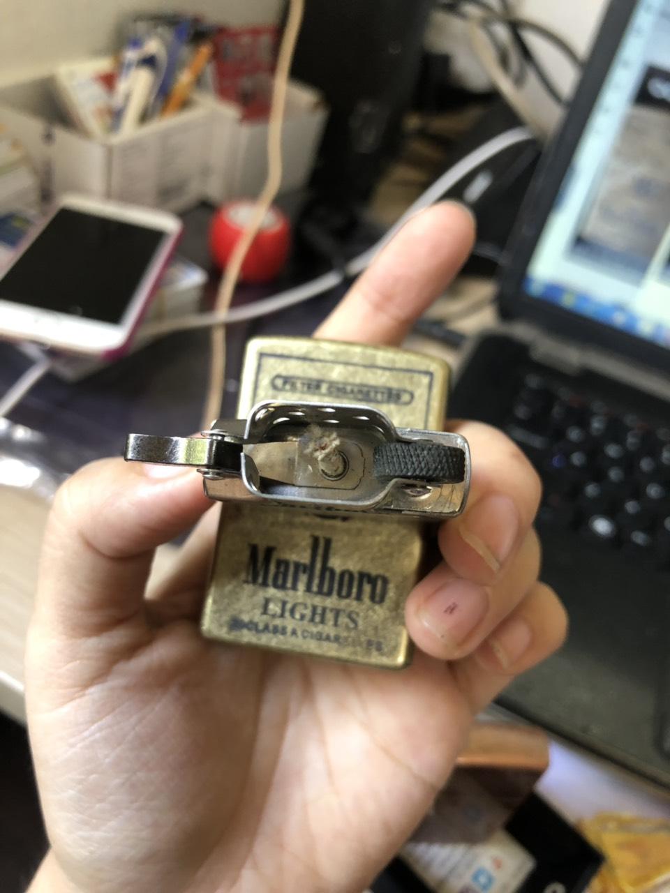 Bật lửa Zippo Marboro giả cổ -Màu Vàng Ruột Vàng