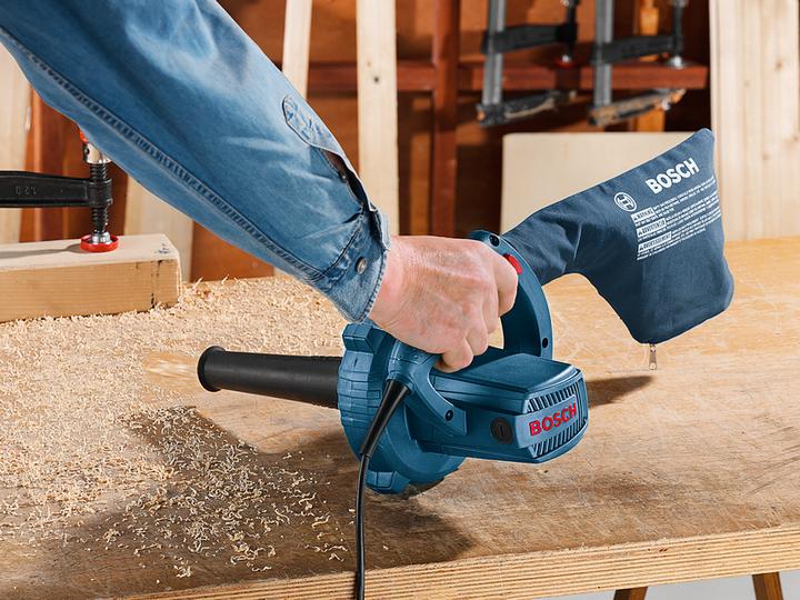 Máy thổi bụi Bosch GBL 82-270
